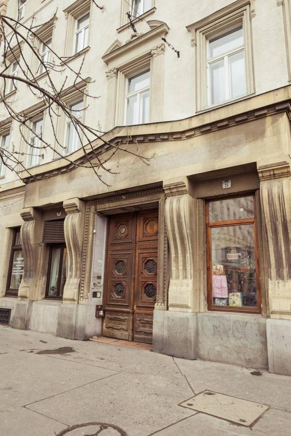 Newly Refurbished At Superb Location Apartment Budapest